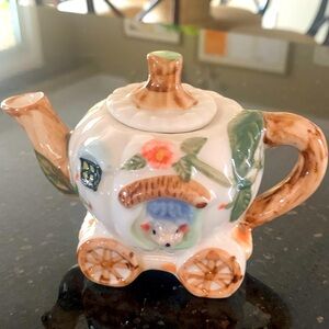 Mini gourd carriage ceramic teapot